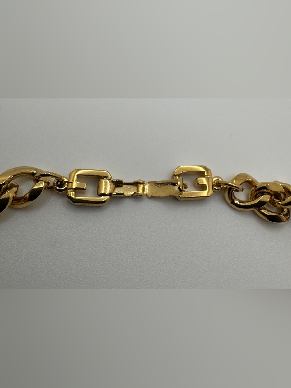 Givenchy Gold-Tone Curb Bracelet with Signature Link Clasp Size: 8.5 Unisex - Picture 13 of 14